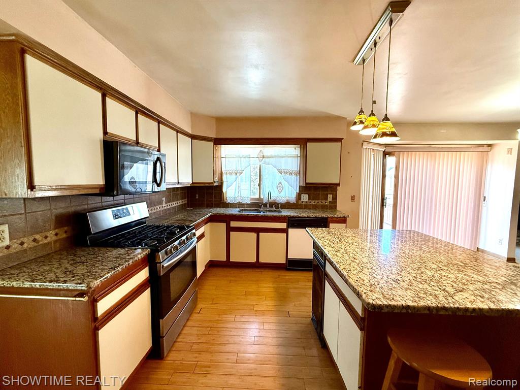40537 DENBIGH Drive, Sterling Heights, MI 48310 — Photo 9
