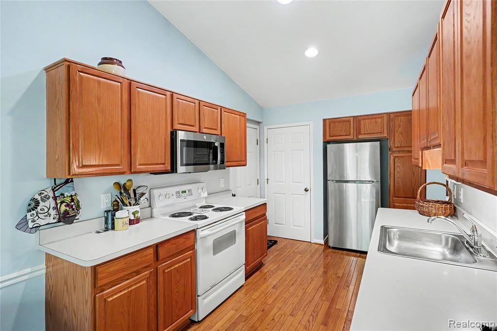 4114 Stonebridge, Holly, MI 48442 — Photo 11