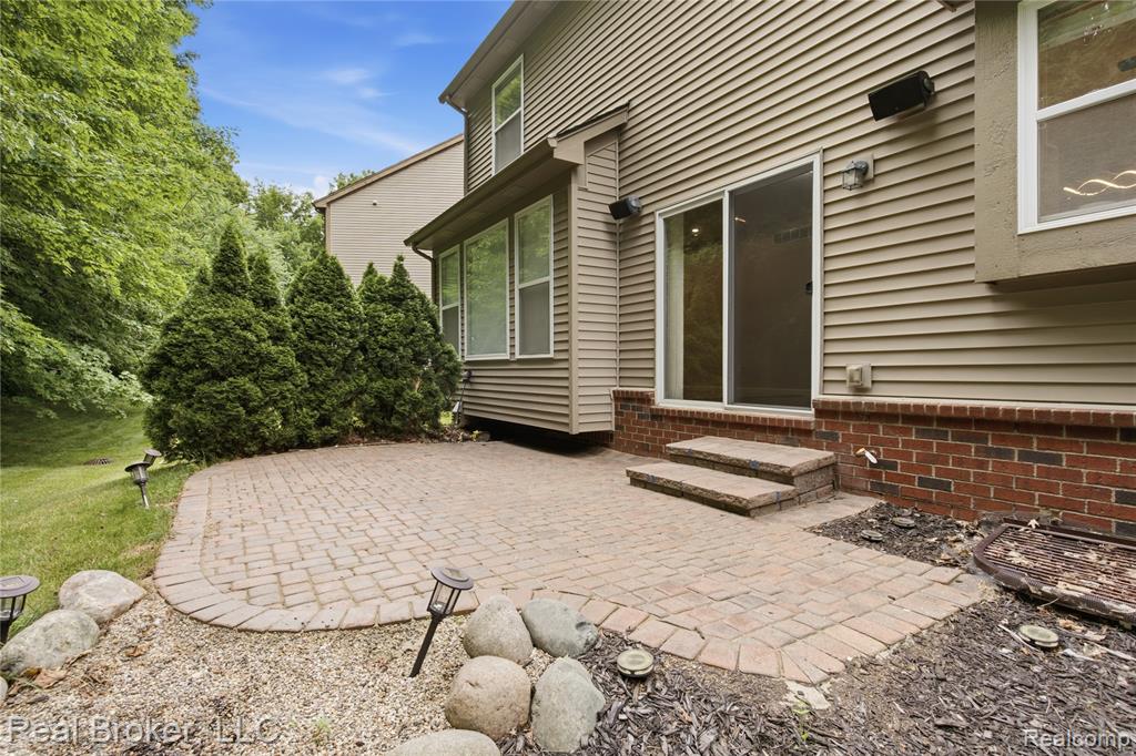 26978 Maxwell Court, Novi, MI — Photo 35