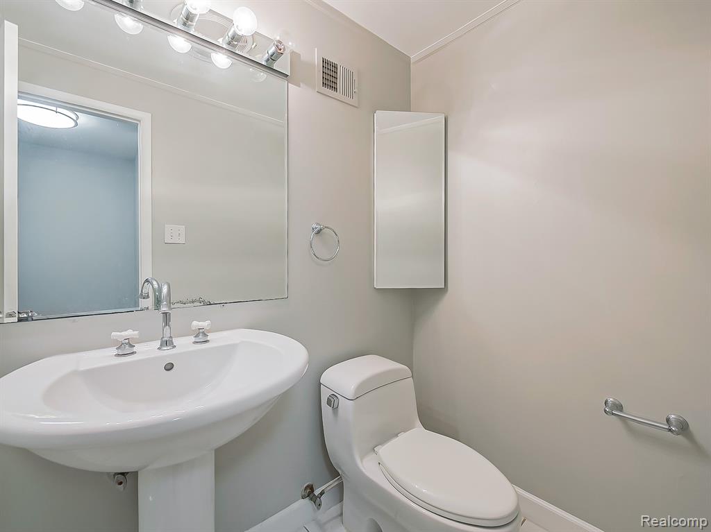 3730 Eastbourne Drive, Troy, MI 48084 — Photo 41