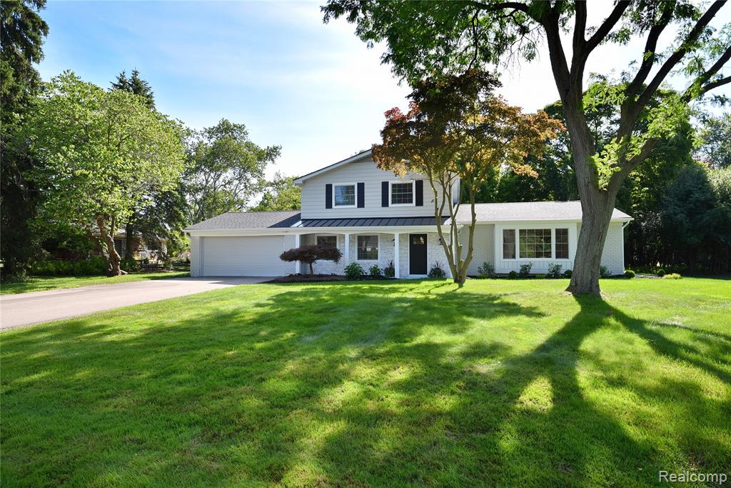 5547 Kingsmill Drive, Bloomfield Hills, MI — front exterior