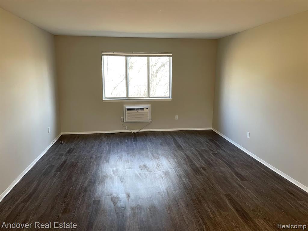 525 PONTIAC Street, Oxford, MI 48371 — Photo 4