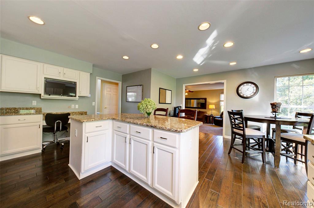 702 Westhills Drive, South Lyon, MI 48178 — Photo 31