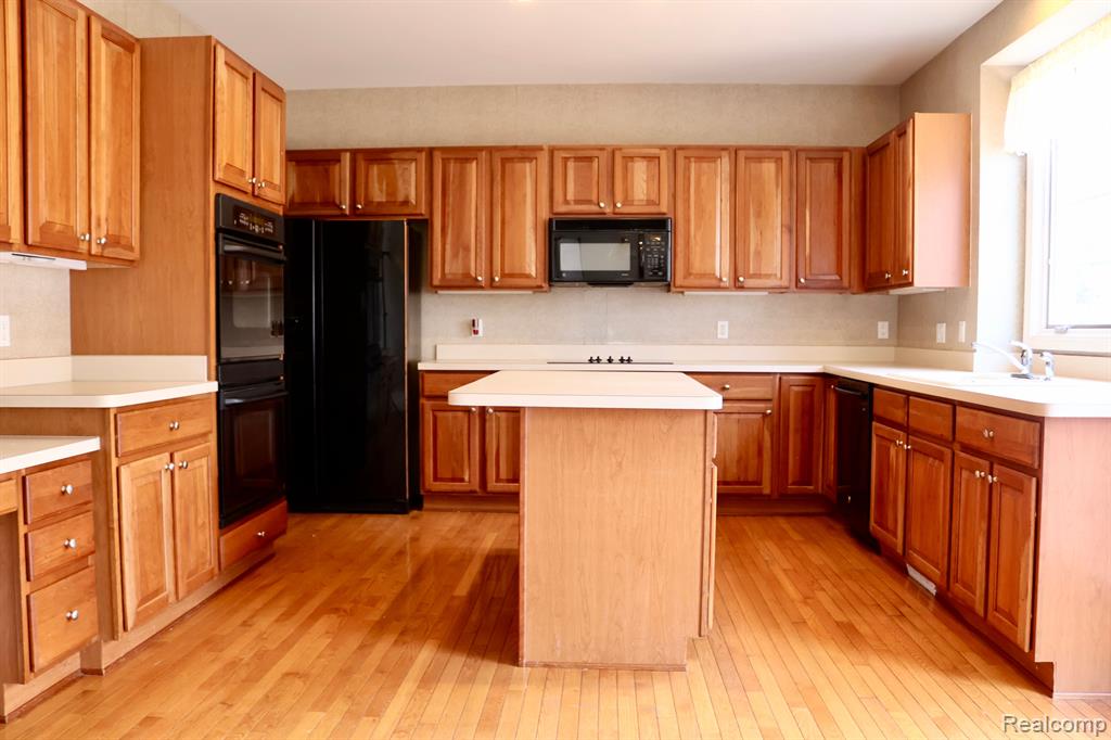 5234 CREEKMONTE Drive, Rochester, MI 48306 — Photo 3