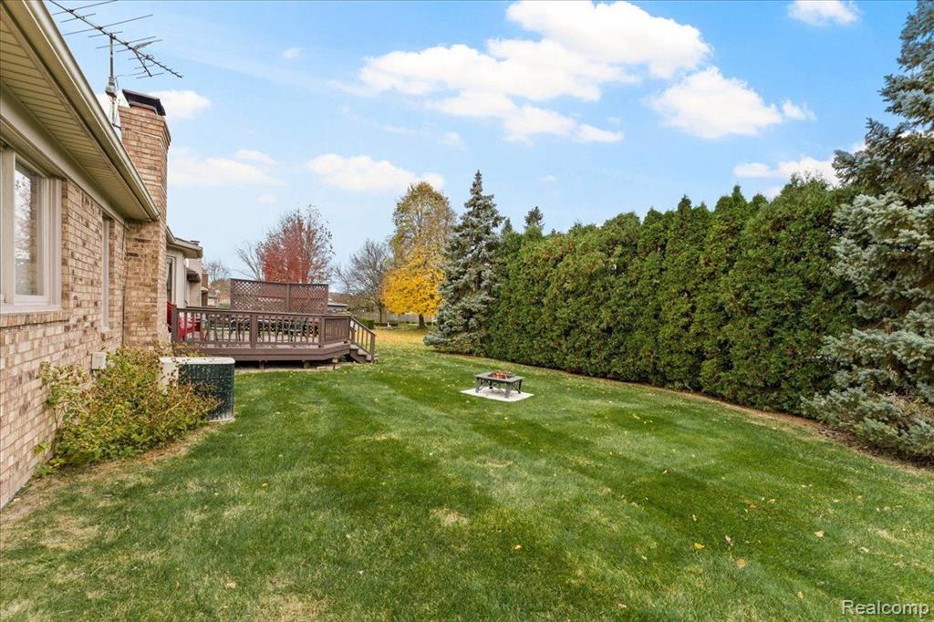 40643 WOODSIDE Drive, Clinton Twp, MI 48038 — Photo 25