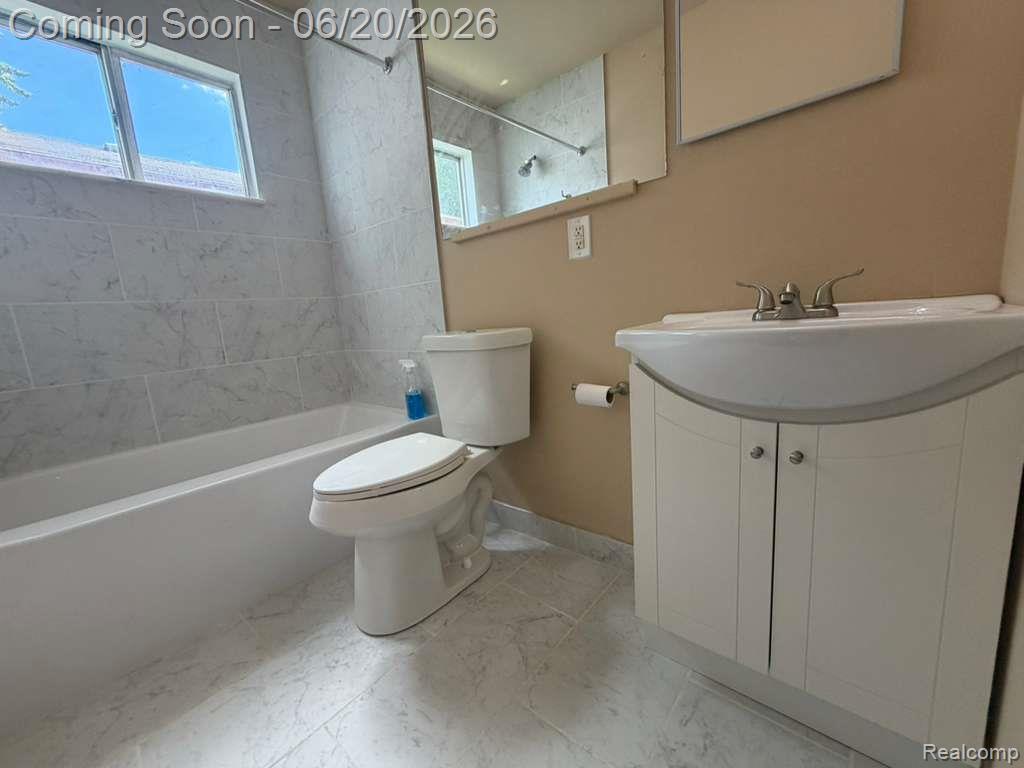 8307 S Essex Avenue, Warren, MI 48089 — Photo 10
