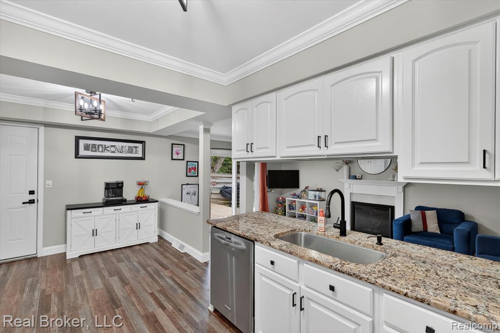 15-3885-Morgan-Rd-Orion-Township-MI-48359-WindowStill.jpg