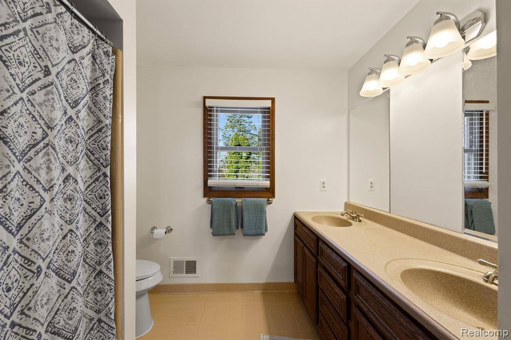 47387 MEADOWBROOK Drive, Macomb, MI 48044 — Photo 23