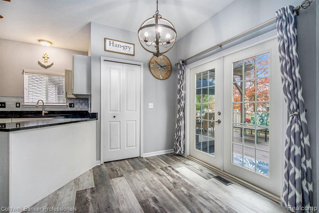 4074 Crystal Creek Drive, Ypsilanti, MI 48197 — Photo 11