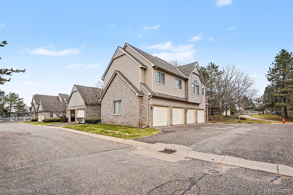 716 S Milford Road, Milford, MI 48381 — Photo 4