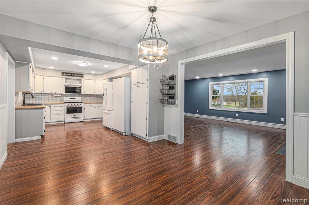 7135 Jordan Road, Grand Blanc, MI 48439 — Photo 11