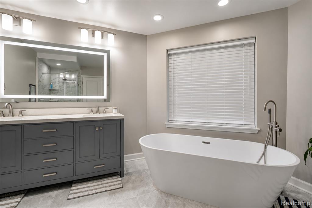 37520 Amber Drive, Farmington Hills, MI 48331 — Photo 31