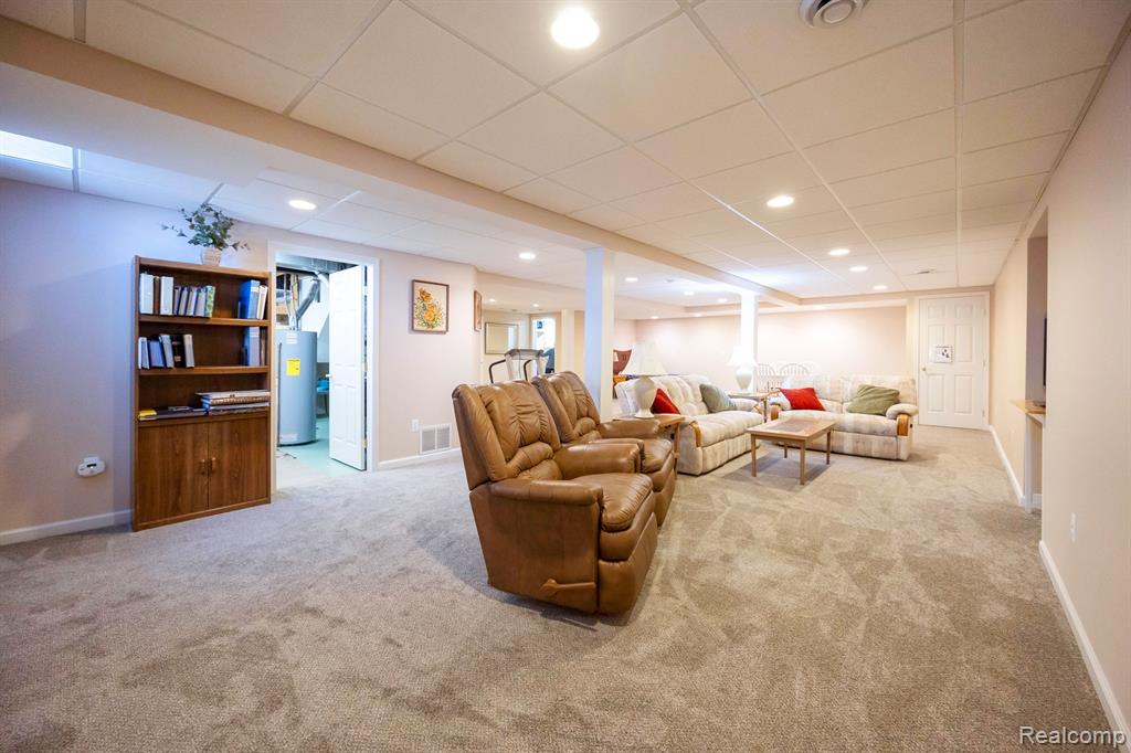 7282 GREEN MEADOW Lane, Canton, MI 48187 — Photo 35