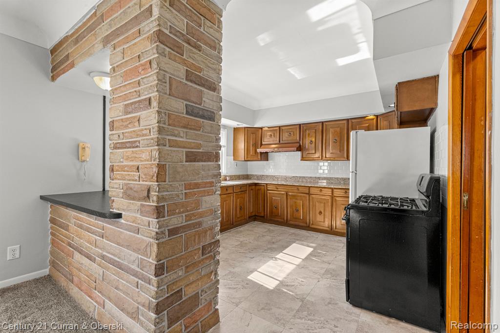 965 ELM Street, Wyandotte, MI 48192 — Photo 6