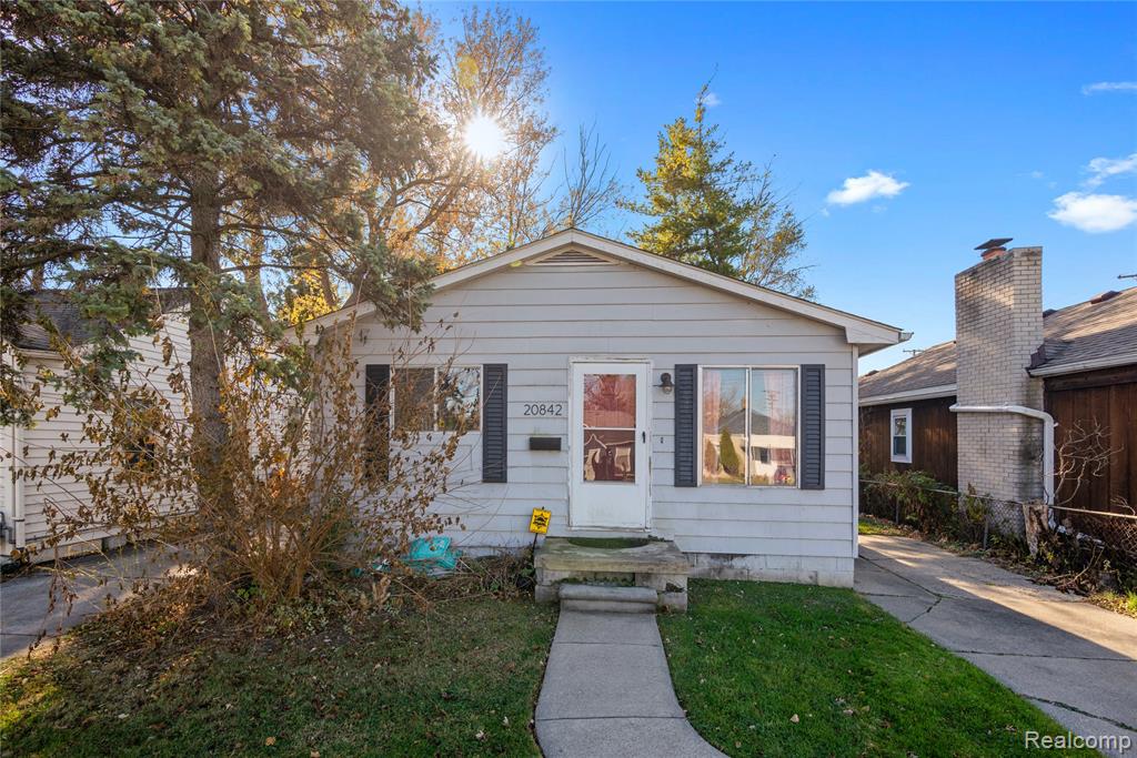 20842 Ridgemont Road, Harper Woods, MI 48225 — Photo 25