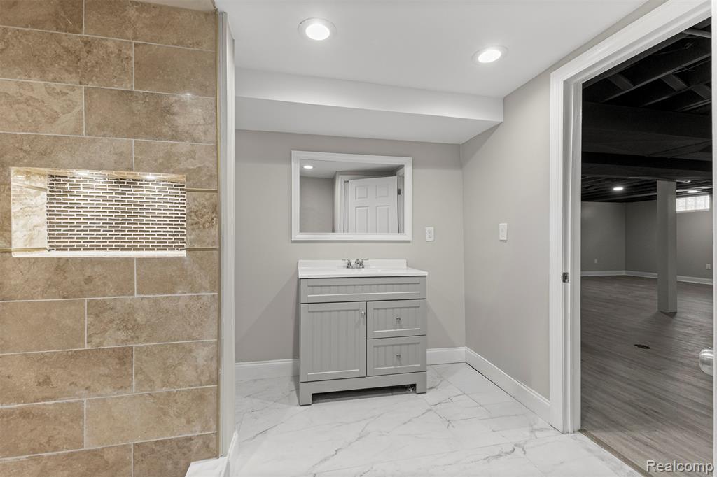 9327 Columbia, Redford, MI 48239 — Photo 35