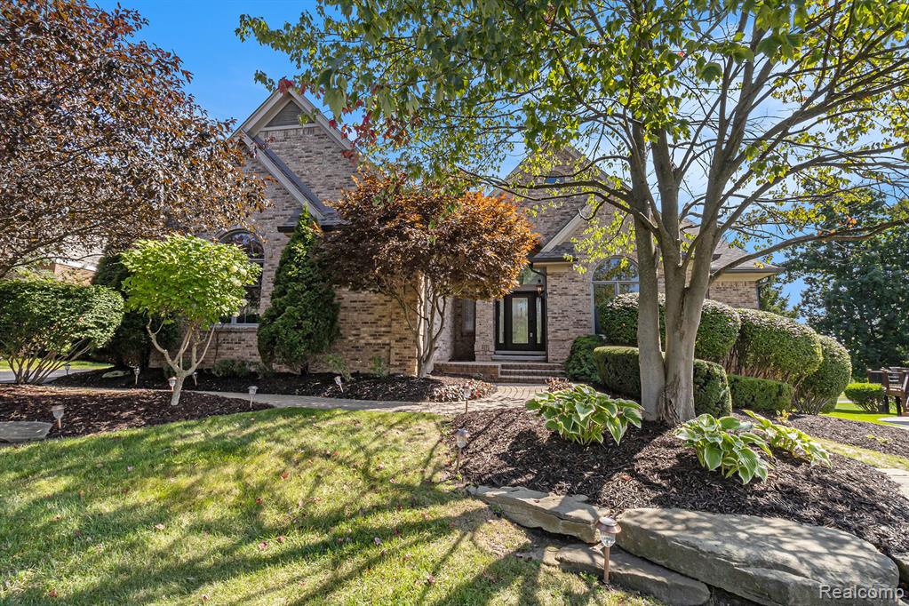 6847 Oakhurst Ridge Road, Clarkston, MI 48348 — front exterior