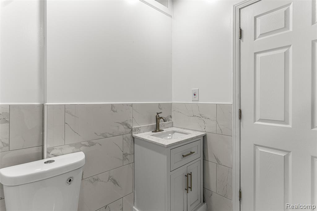6735 Norborne Avenue, Dearborn, MI 48127 — Photo 36