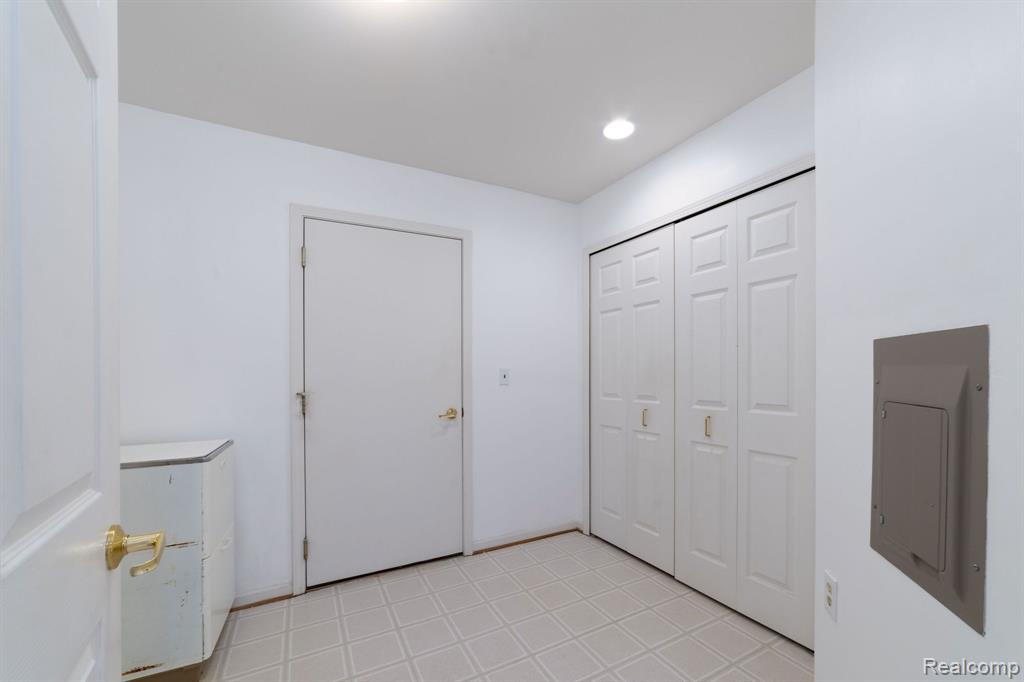 21345 BOXWOOD, Farmington Hills, MI 48336 — Photo 12