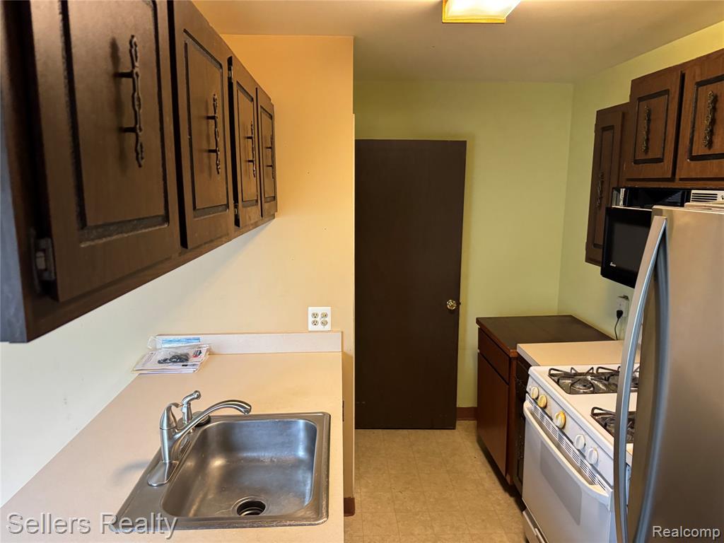 9415 Parkwood N, Davison, MI 48423 — Photo 5