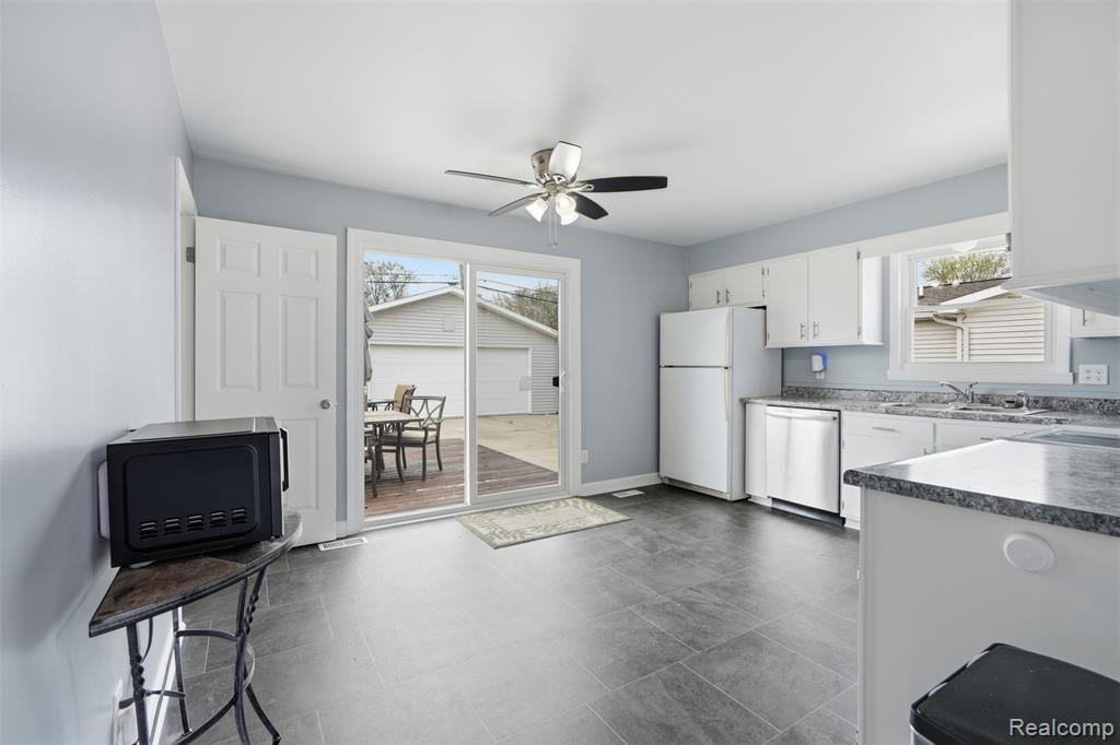 5208 Don Shenk Drive, Swartz Creek, MI 48473 — Photo 13
