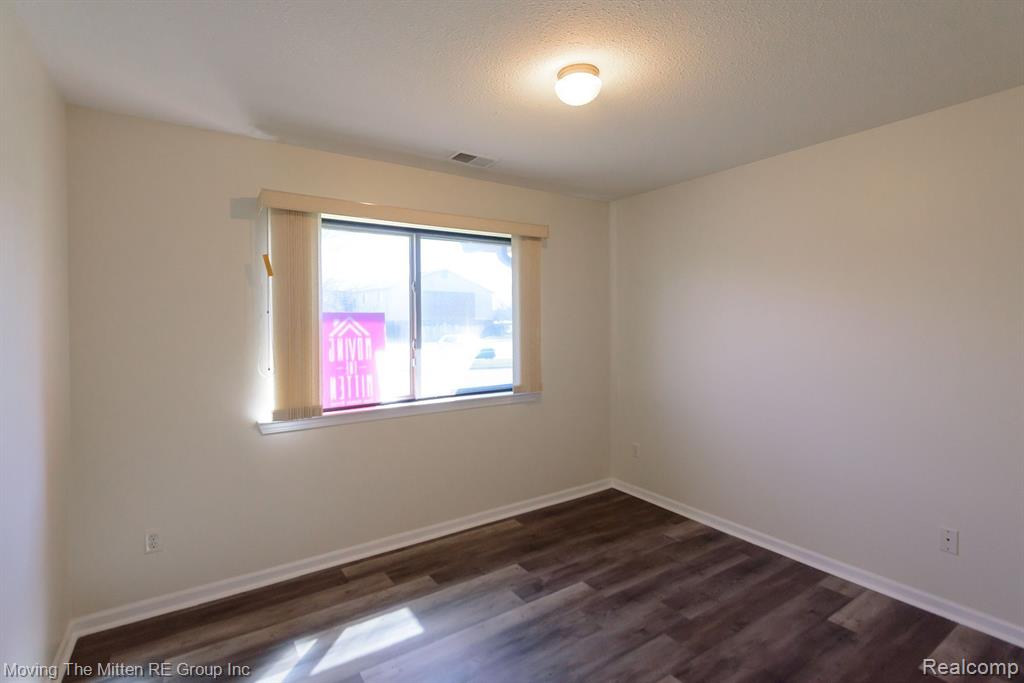 9540 WHEATGRASS Lane, Belleville, MI 48111 — Photo 19