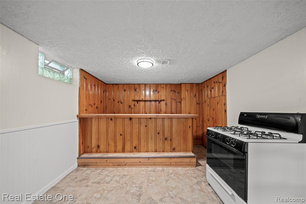 816 N Kenwood Avenue, Royal Oak, MI 48067 — Photo 27