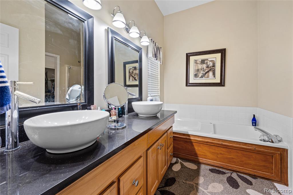 2460 Fenton Creek Lane, Fenton, MI 48430 — Photo 21