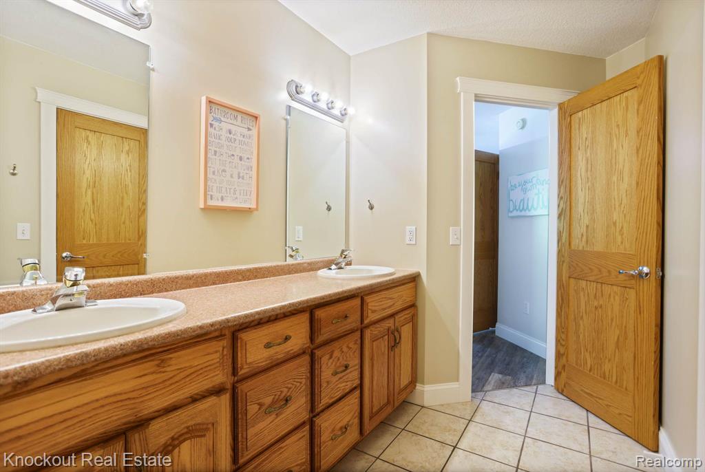 9763 BEECH TREE Lane, Frankenmuth, MI 48734 — Photo 43