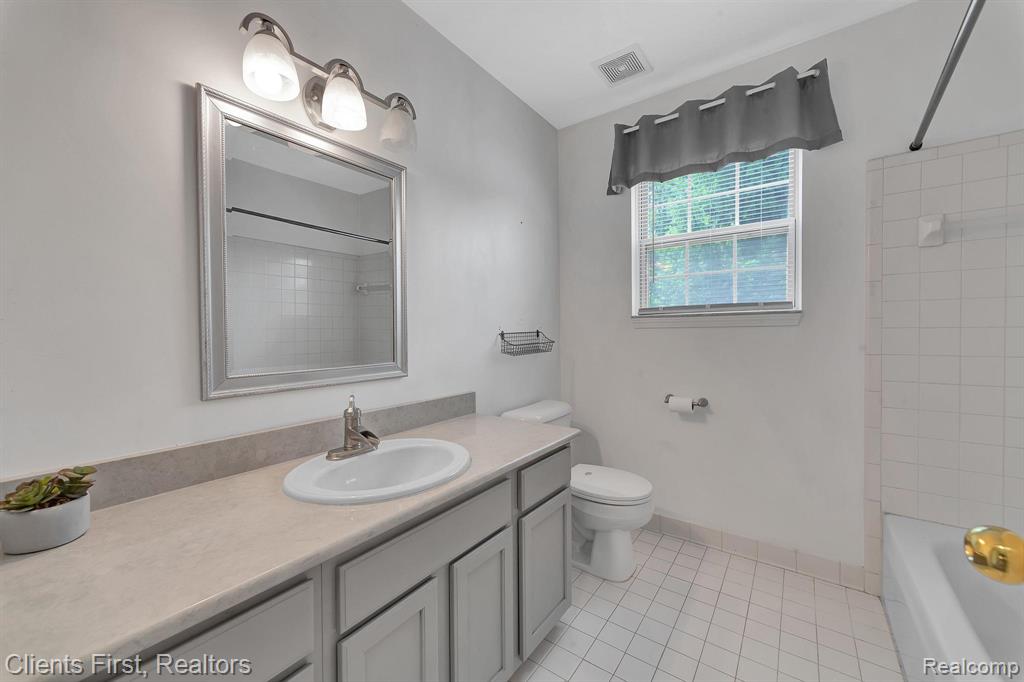 616 Light Tower Drive, Belleville, MI 48111 — Photo 21