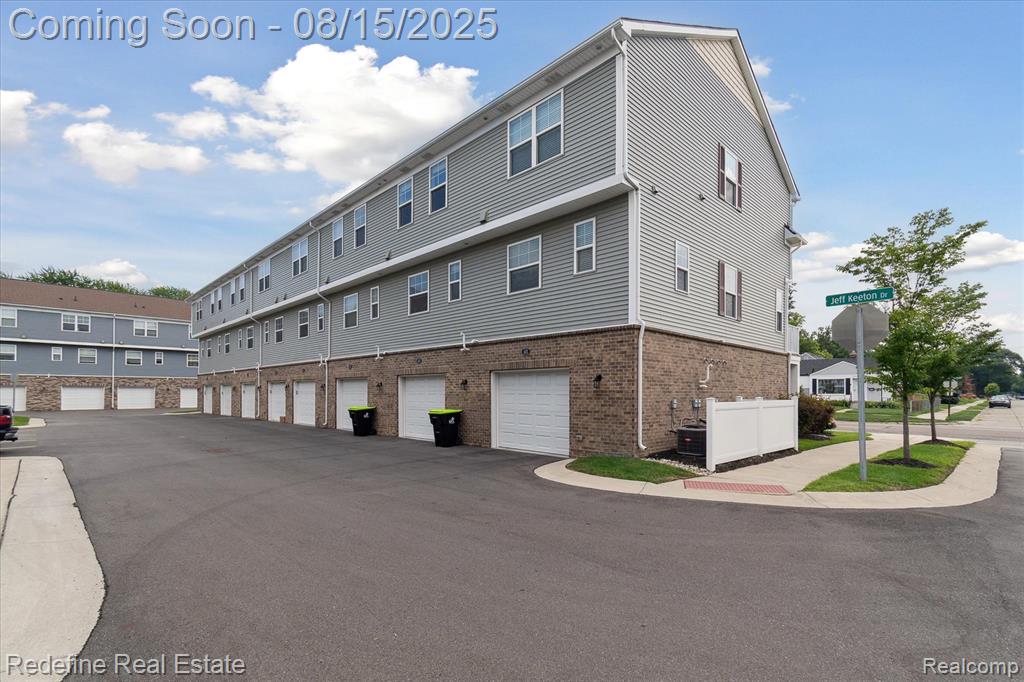 403 Jeff Keeton Drive, Hazel Park, MI 48030 — Photo 26