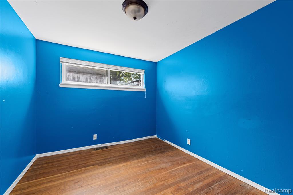 30539 Longfellow Avenue, Madison Heights, MI 48071 — Photo 17