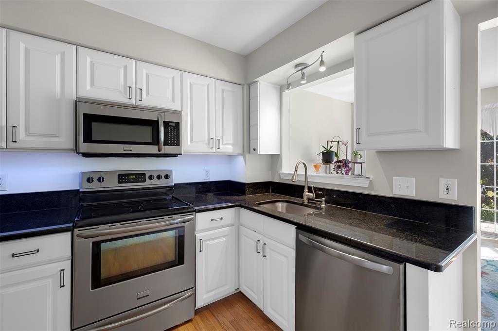 4093 Hunters Circle E, Canton, MI 48188 — Photo 10