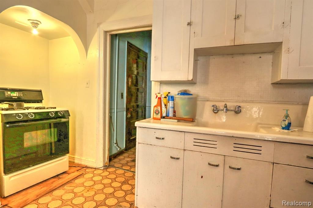 2158 Lansing Street, Detroit, MI 48209 — Photo 9