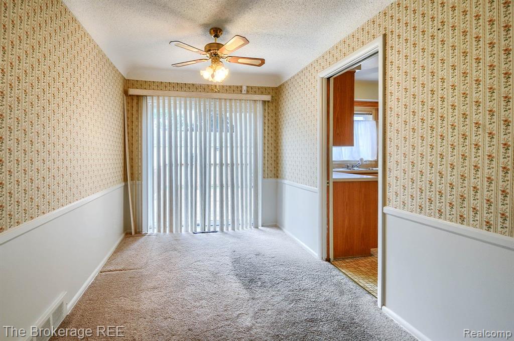 802 W HEMPHILL Road, Flint, MI 48507 — Photo 15