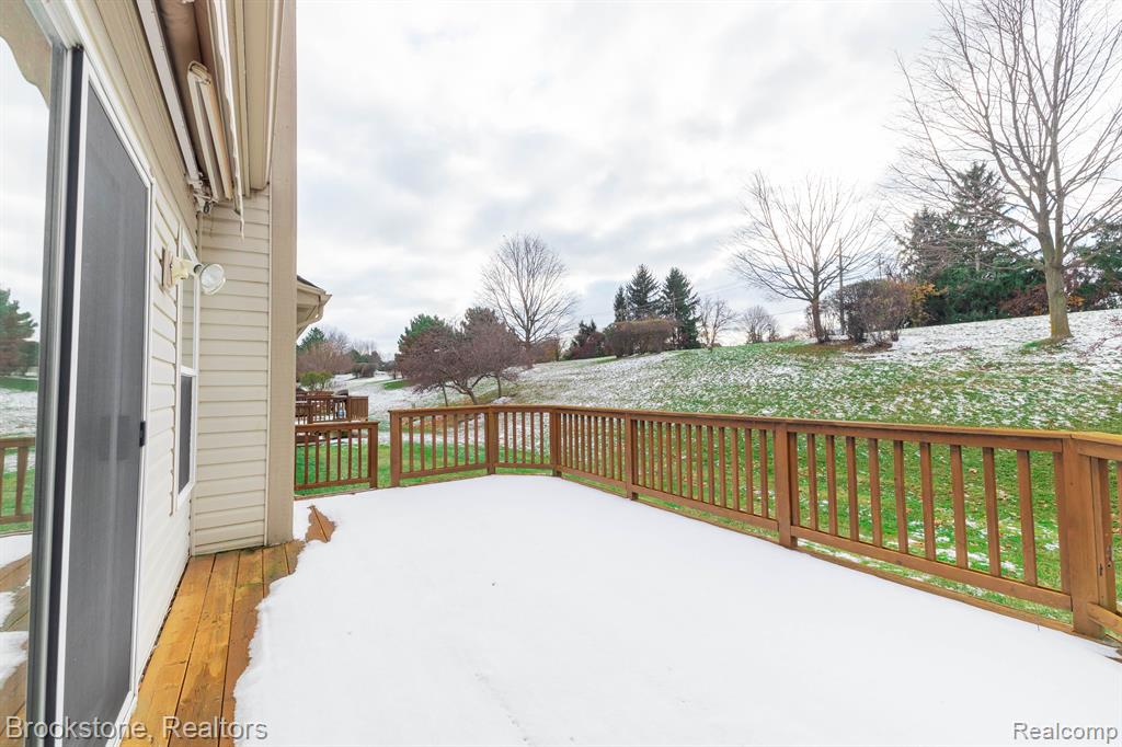 265 SHORE BROOK Lane, Walled Lake, MI 48390 — Photo 31