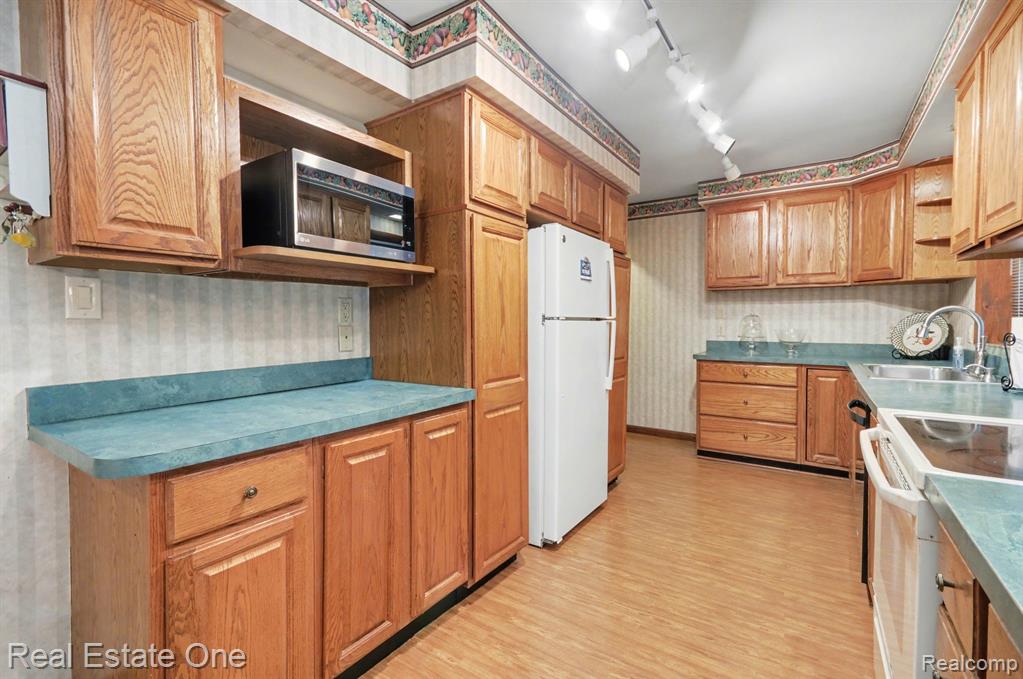 8887 Morrison Avenue, Plymouth, MI 48170 — Photo 18