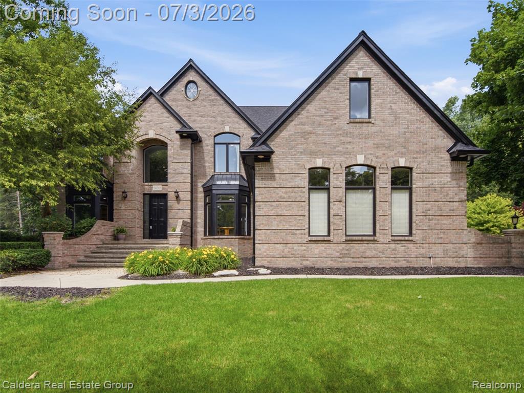 56015 Parkview Drive, Utica, MI 48316 — Photo 2