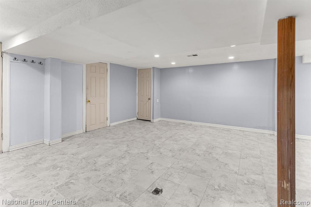 4242 LAPHAM Street, Dearborn, MI 48126 — Photo 36
