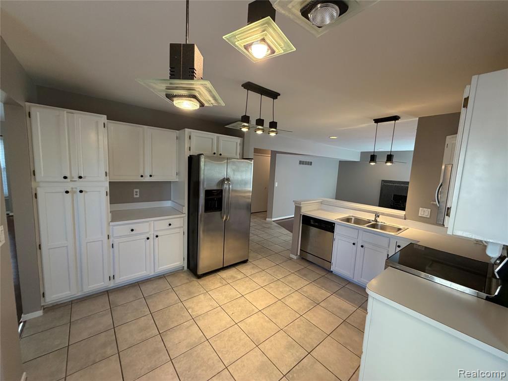 39588 Squire, Novi, MI — Photo 27