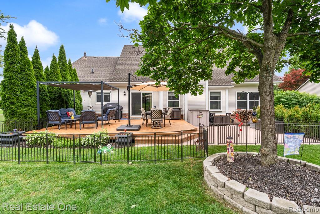 1043 Ridgeview Circle, Lake Orion, MI 48362 — Photo 43