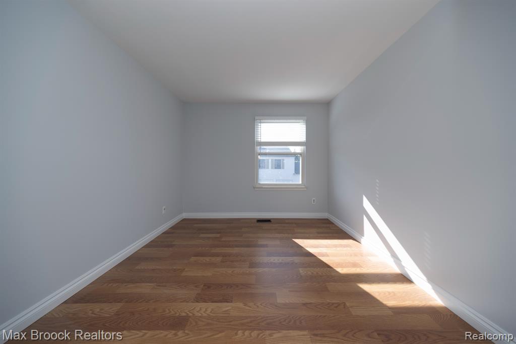 1556 MARINER Drive, Walled Lake, MI 48390 — Photo 26