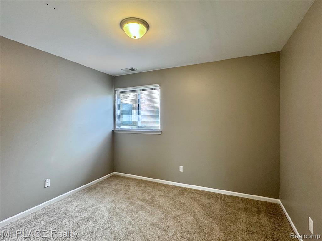 16150 Clarkson Drive, 13, Fraser, MI 48026 — Photo 19