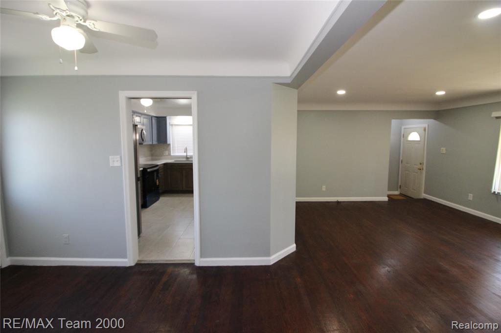 8631 Whitefield Street, Dearborn Heights, MI 48127 — Photo 7