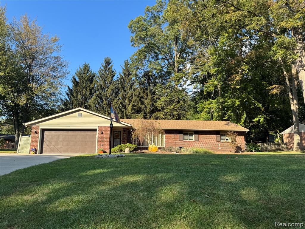 7665 Apache Trail Road, Temperance, MI 48182 — front exterior