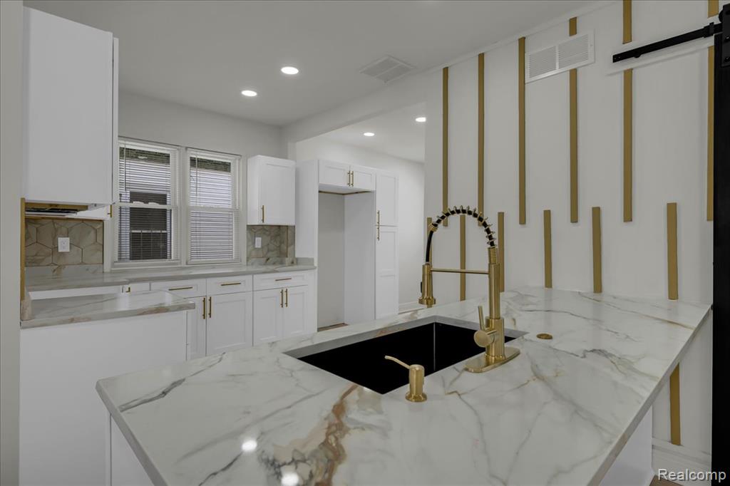 16864 Santa Rosa Drive, Detroit, MI 48221 — Photo 12