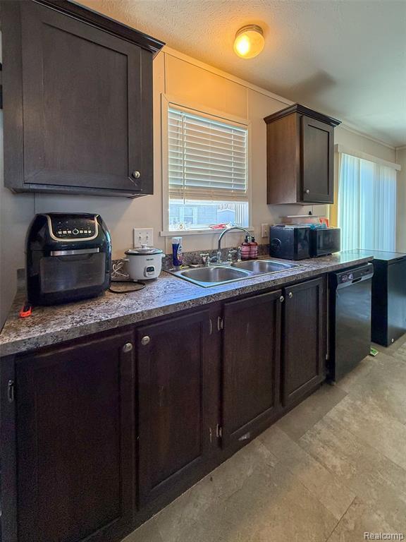 389 Rustic Lane N, Belleville, MI 48111 — Photo 5