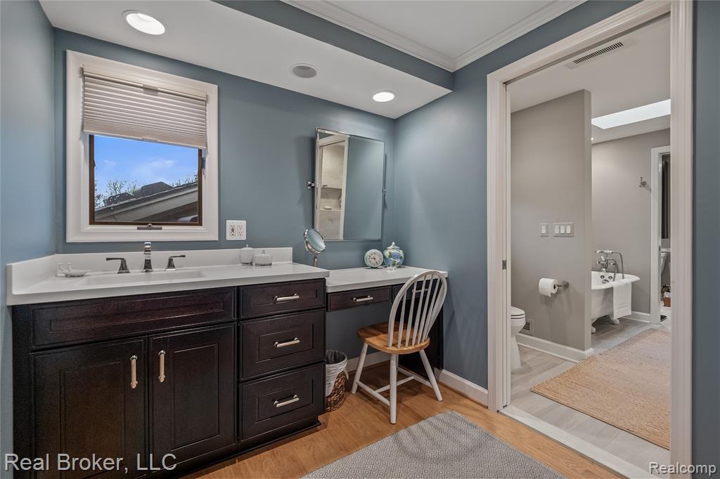 Bathroom featuring a tile shower