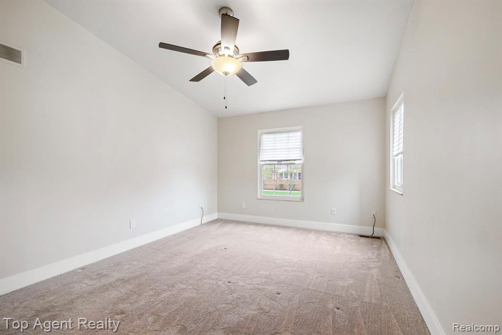 38887 Country Circle, Farmington Hills, MI 48331 — Photo 23