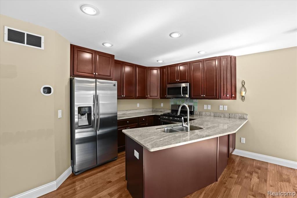 50511 Beechwood Court S, Plymouth, MI 48170 — Photo 9